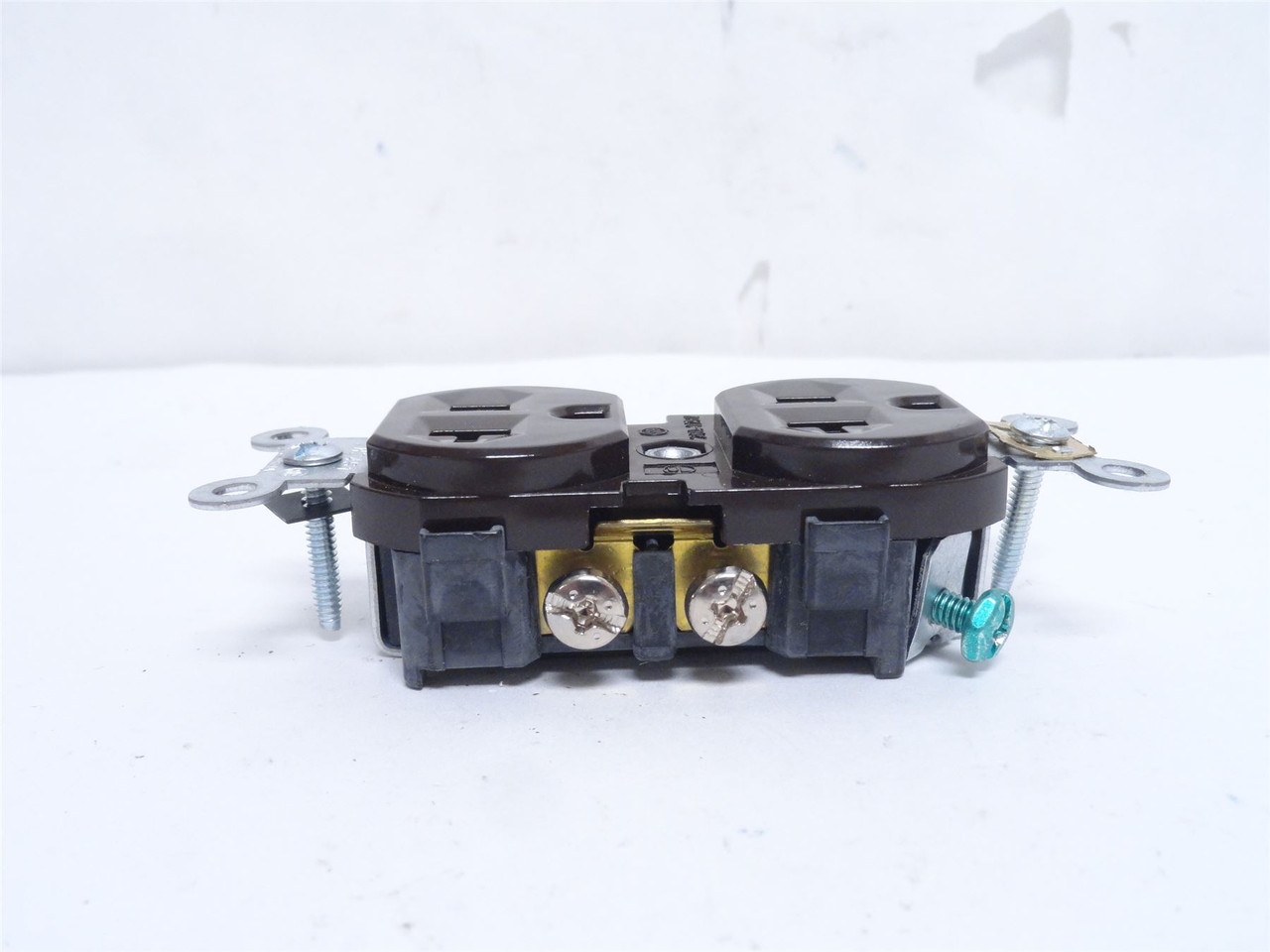Leviton CR20; Lot-5 Duplex Receptacle 20A; 125VAC; 2P; 3-Wire