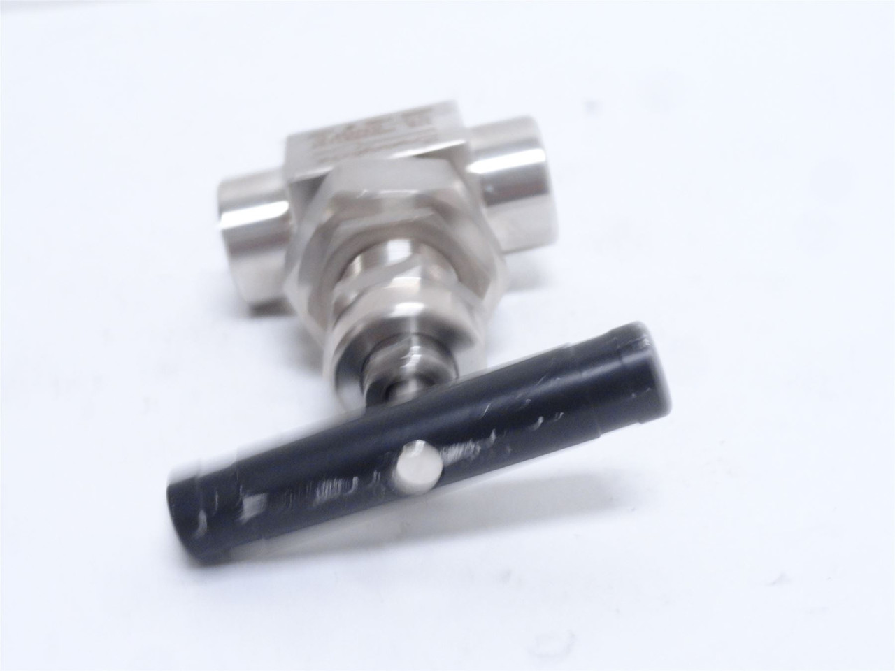 Swagelok SS-6NBF6; Bonnet Needle Valve; SS-316; 3/8NPT