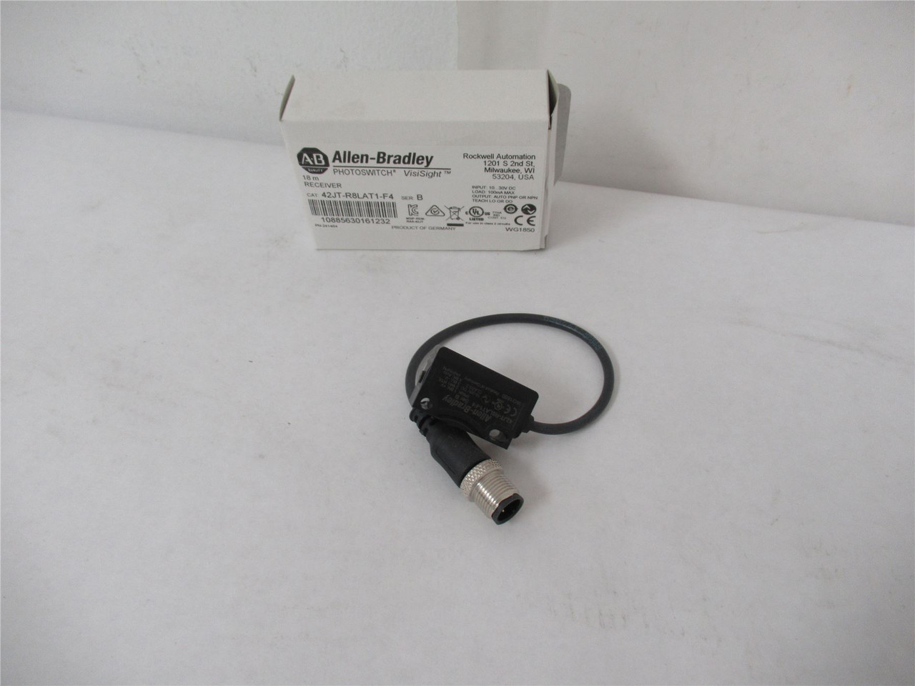 Allen-Bradley 42JT-R8LAT1-F4; Photoswitch 18m Distance