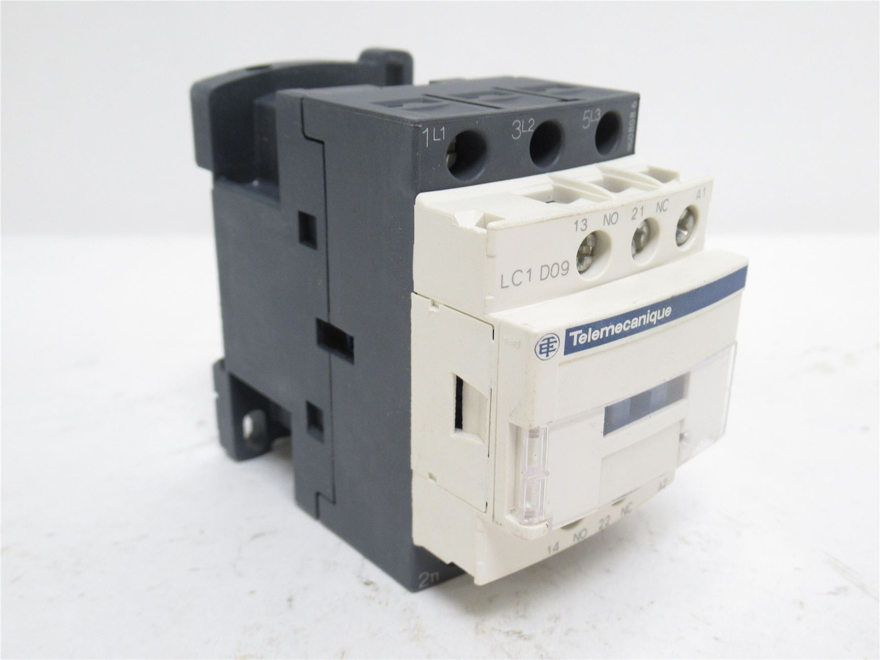 Telemecanique LC1D09G7; Contactor; 9A; 3P; 600V; Coil: 120VAC