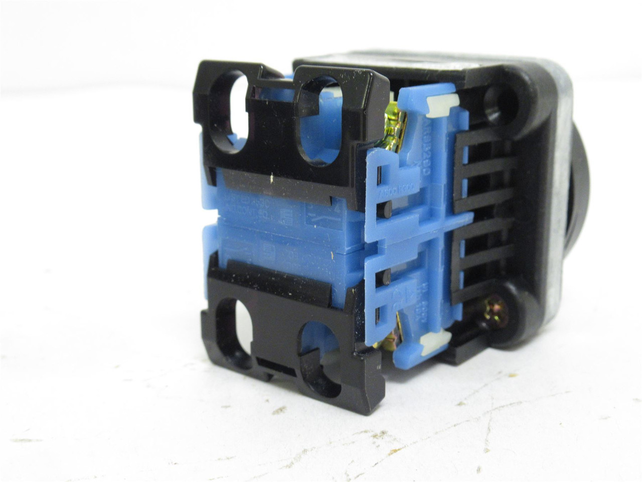 Fuji AR30B2R-20B; Giant Head Command Switch; 6A; 250VAC