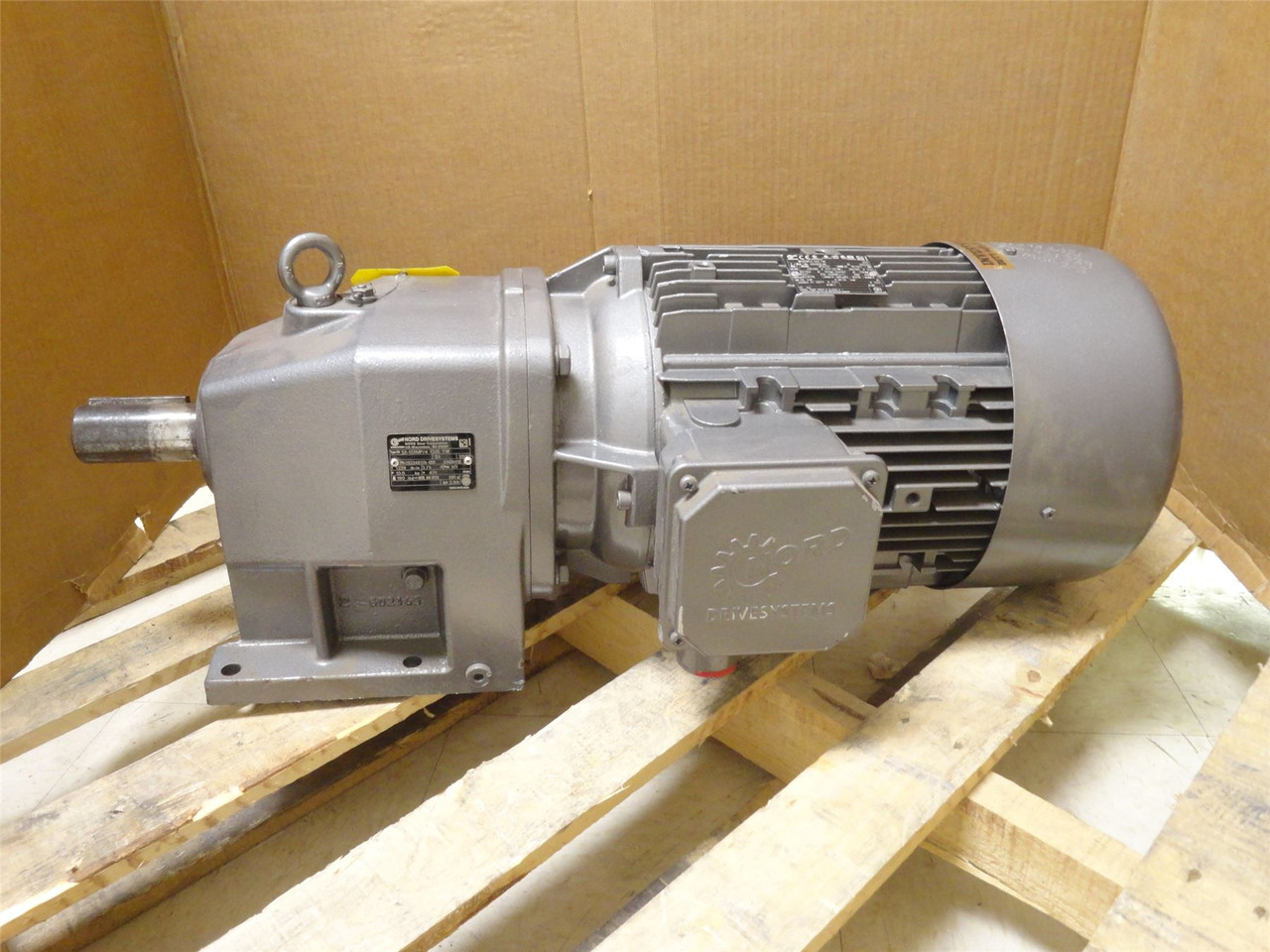 Nord SK32-132MP/4 CUS TW; AC Gearmotor 3.75:1 Ratio; 10HP; 3PH