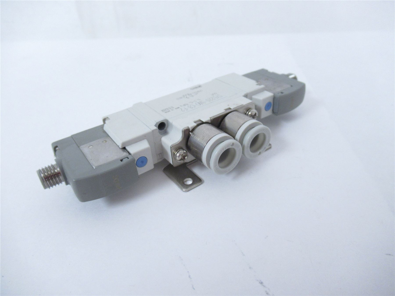SMC SY5220-5W0-08-F2; Pneumatic Solenoid Valve 5 Port