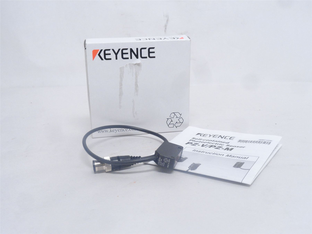 Keyence PZ-V13P; Square Reflective Photo Sensor; 12-24VDC