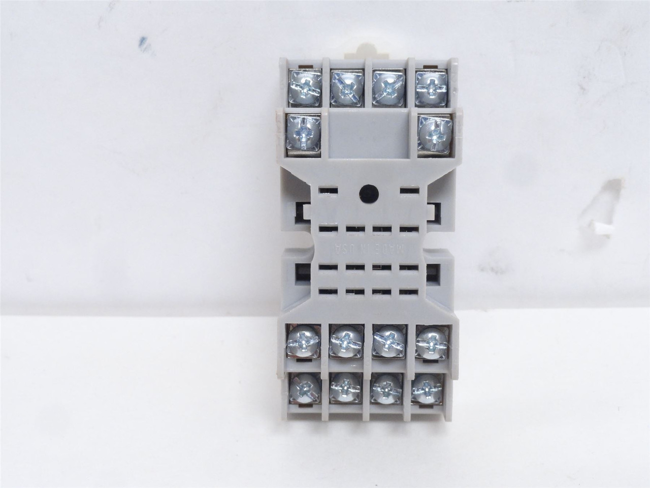 Allen-Bradley 700-HN128; Relay Socket; 7A; 300V; 14-Blade
