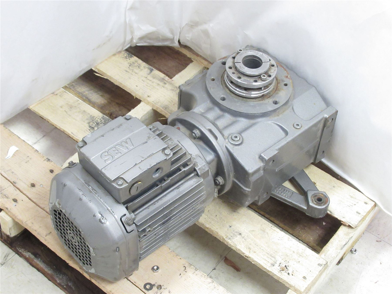 SEW ST67/T DRN90S4/DH; Gear Motor; 1.5HP; 65:1 Ratio; 1.375"ID