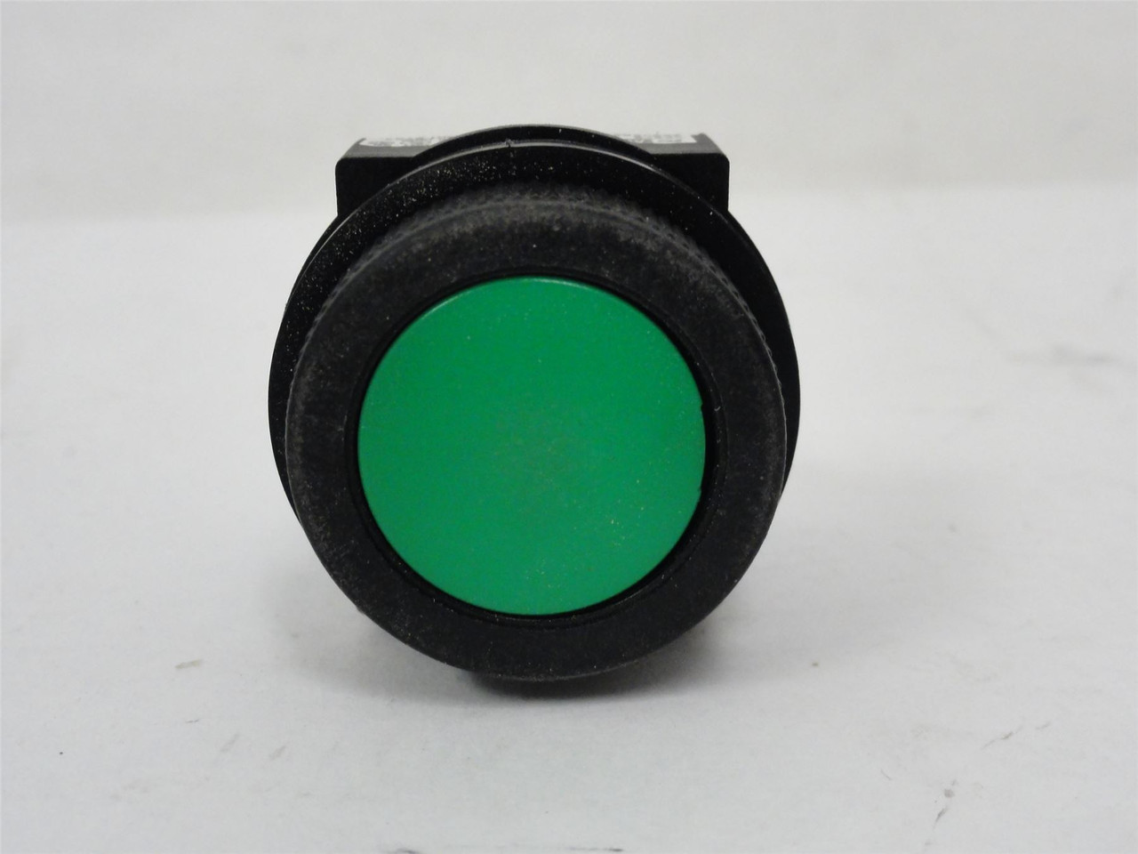 Fuji AR30F05; Pushbutton Switch; 250V; 6A