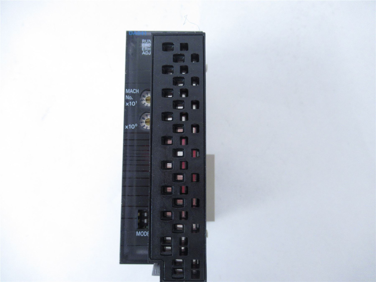 Omron CJ1W-DA041; Output Module 4 Analog Din Rail