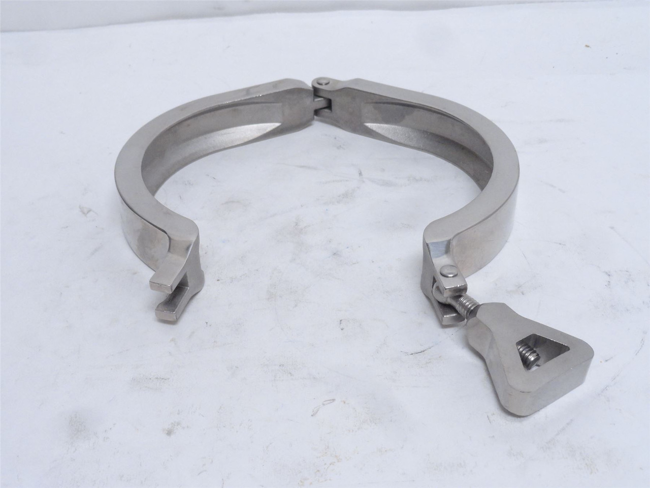 F and H 13IS-4; Sanitary Clamp; SS-304; Size: 4"; Single Hinge