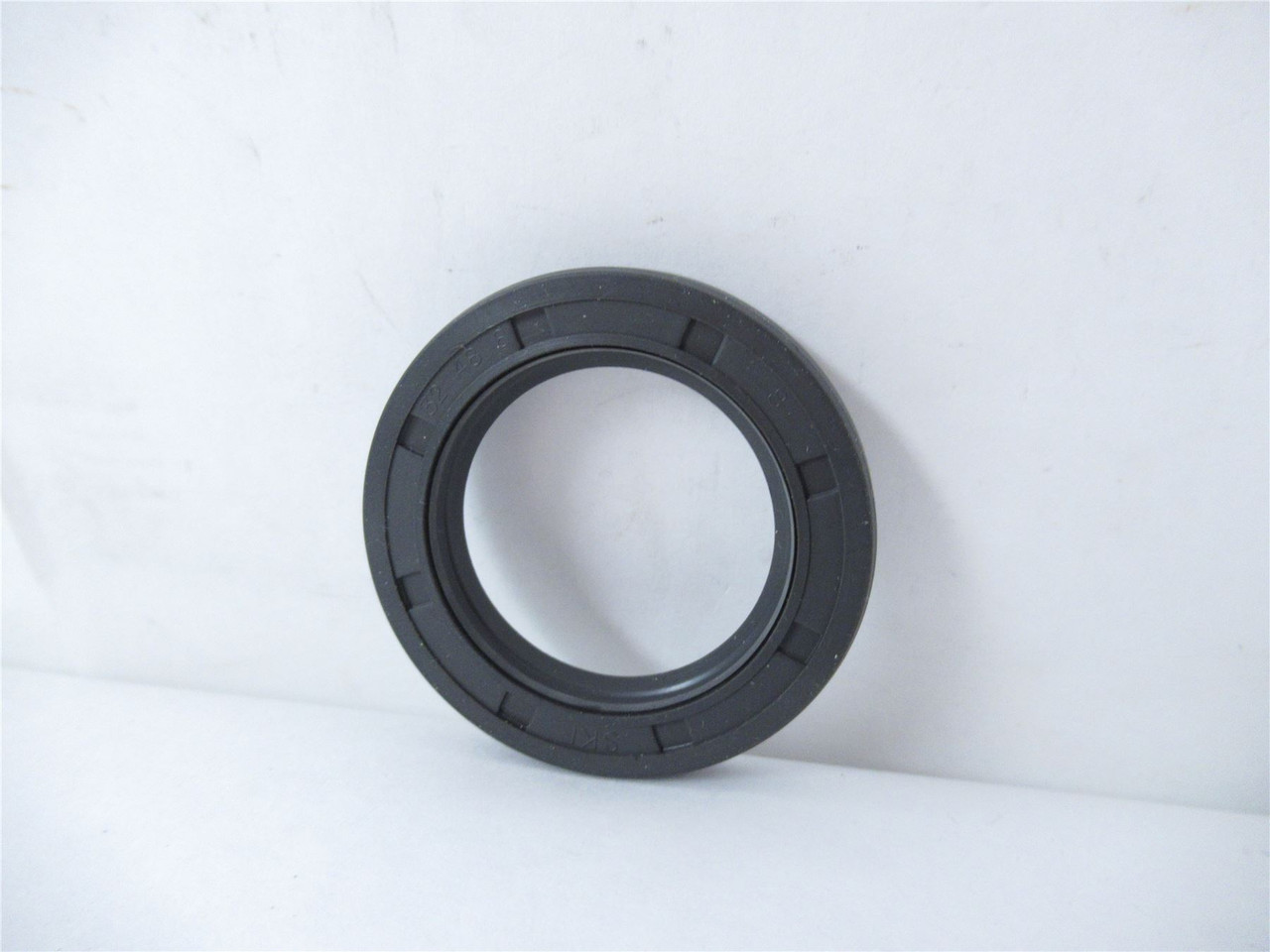 SKF 32x48x8 HMS5RG; Oil Seal 32 mm ID 48 mmOD 8 mm Width