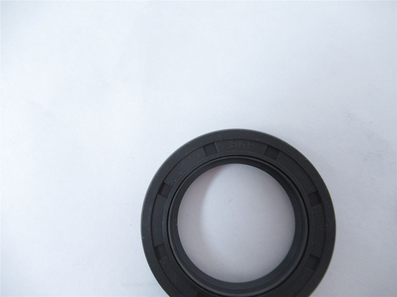 SKF 32x48x8 HMS5RG; Oil Seal 32 mm ID 48 mmOD 8 mm Width