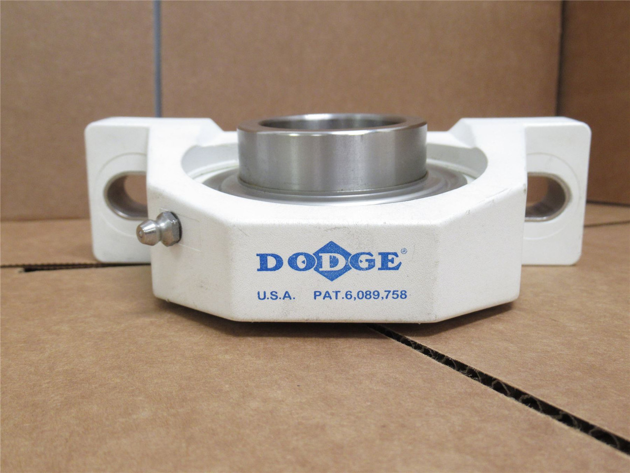 Dodge P2B-SCEZ-111-PCR; Pillow Block Bearing 068495 1-11/16"ID