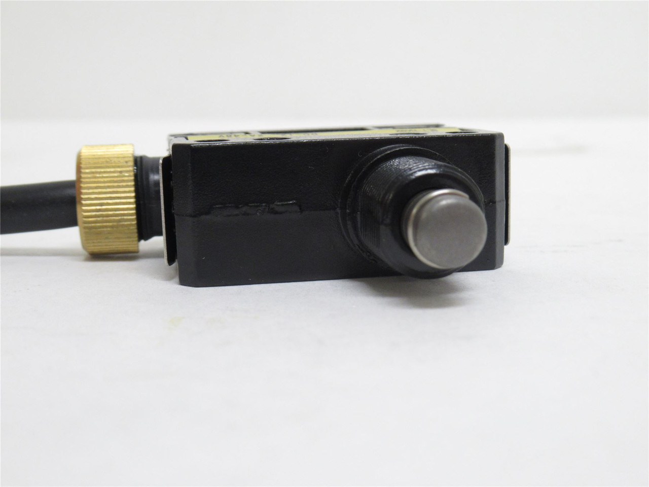 Yamatake SL1-HAG2; Compact Horizontal Limit Switch; 3A; 250V