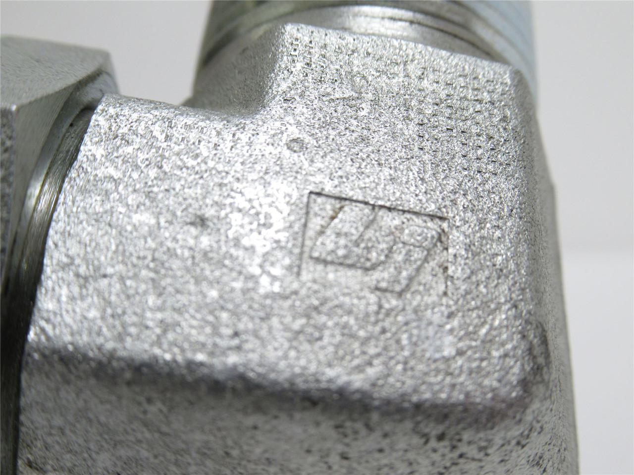 Brennan 16MJ-16MAORB; Elbow 90Deg; 1JIC x 1BOSS; NO Ring