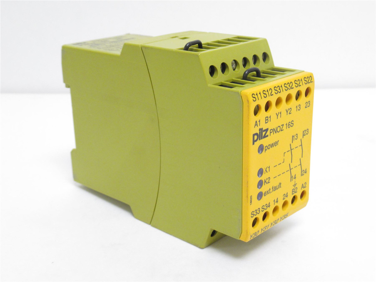 Pilz PNOZ-16S-2S; Safety Relay 774070; 5A; 110VAC; 24VDC