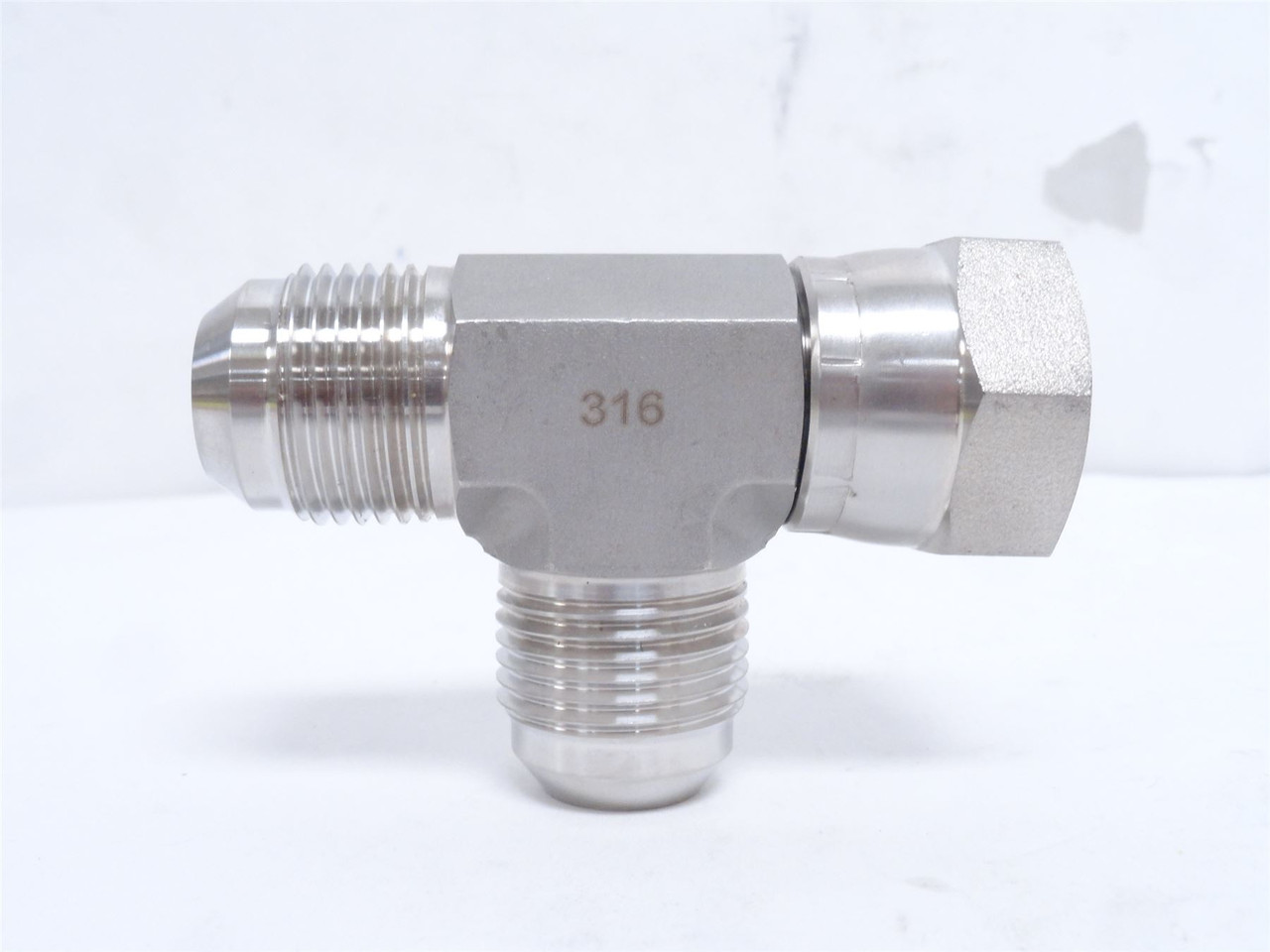 MFG- 6602-16-16-16-SS; Swivel Tee Fitting; SS-316; 3/4 JIC