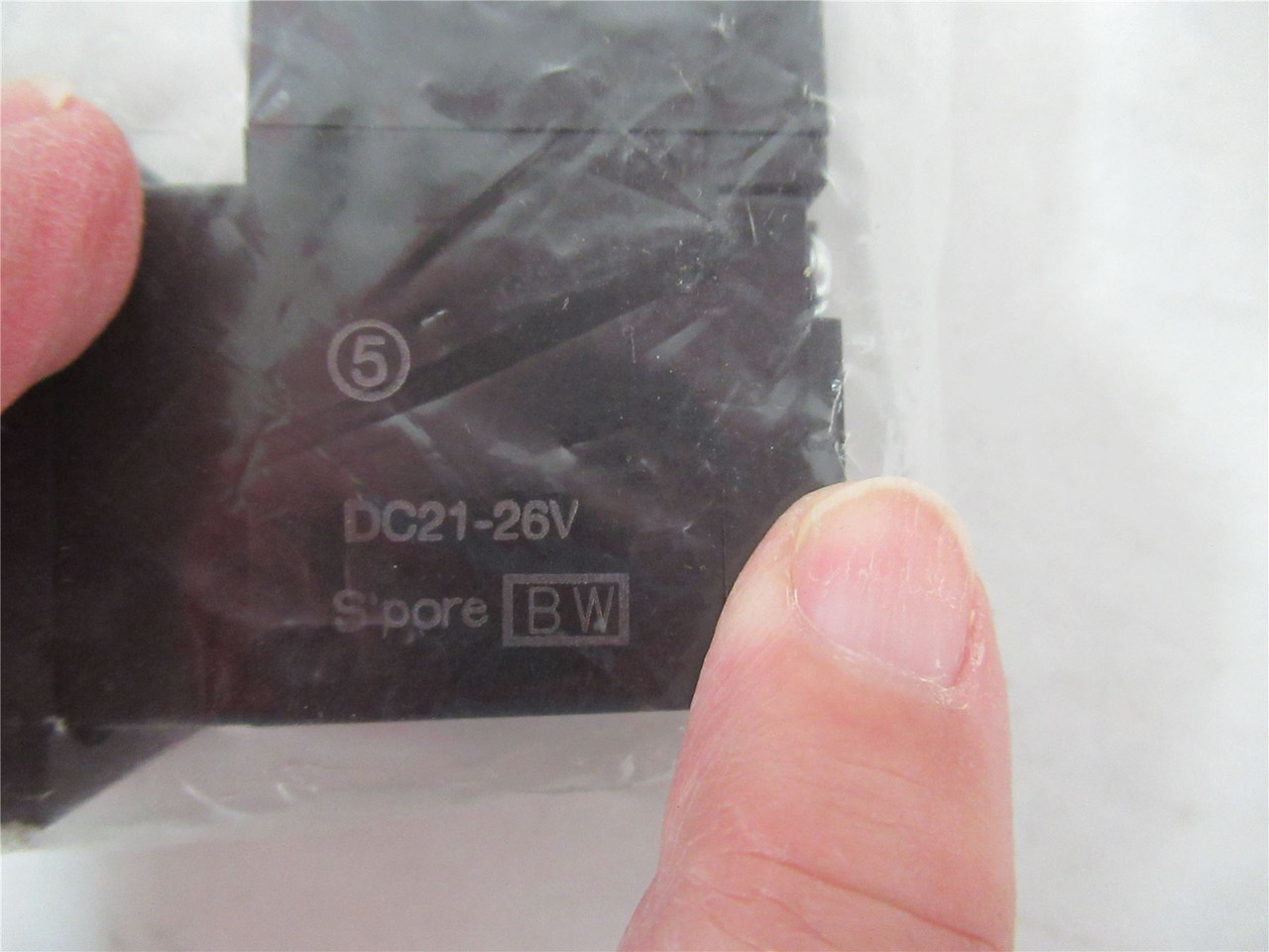 SMC VFS2120-5DZ-02T; Pneumatic  Valve24VDC 1/4" Port Size