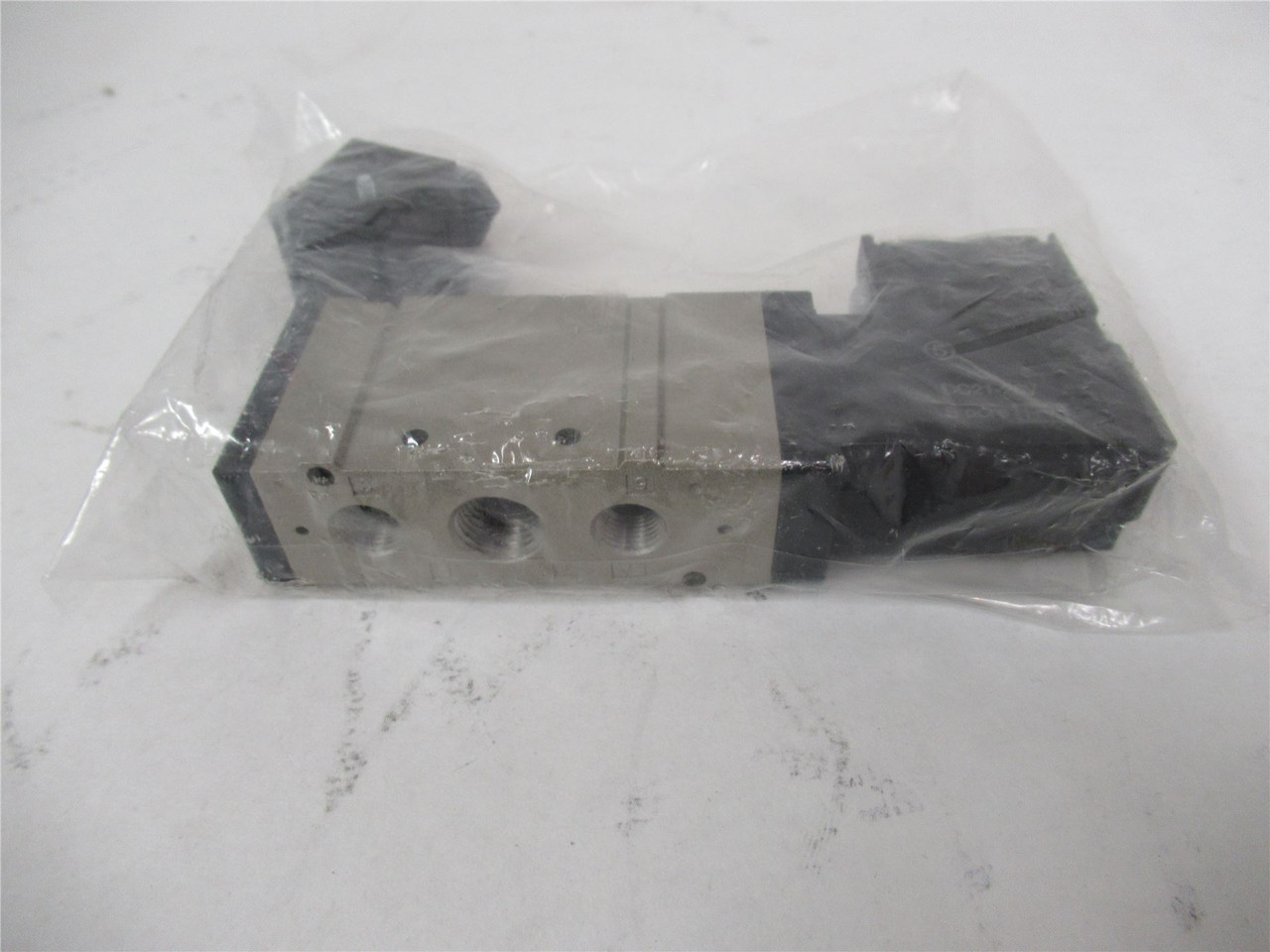 SMC VFS2120-5DZ-02T; Pneumatic  Valve24VDC 1/4" Port Size