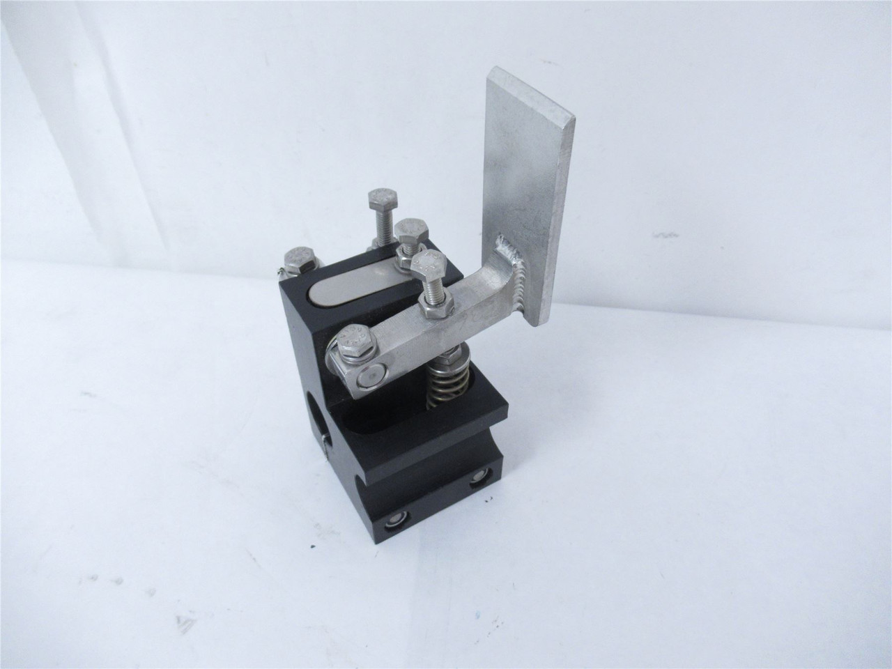 MFG SA00084265; ASSY PLATE SPRING LH