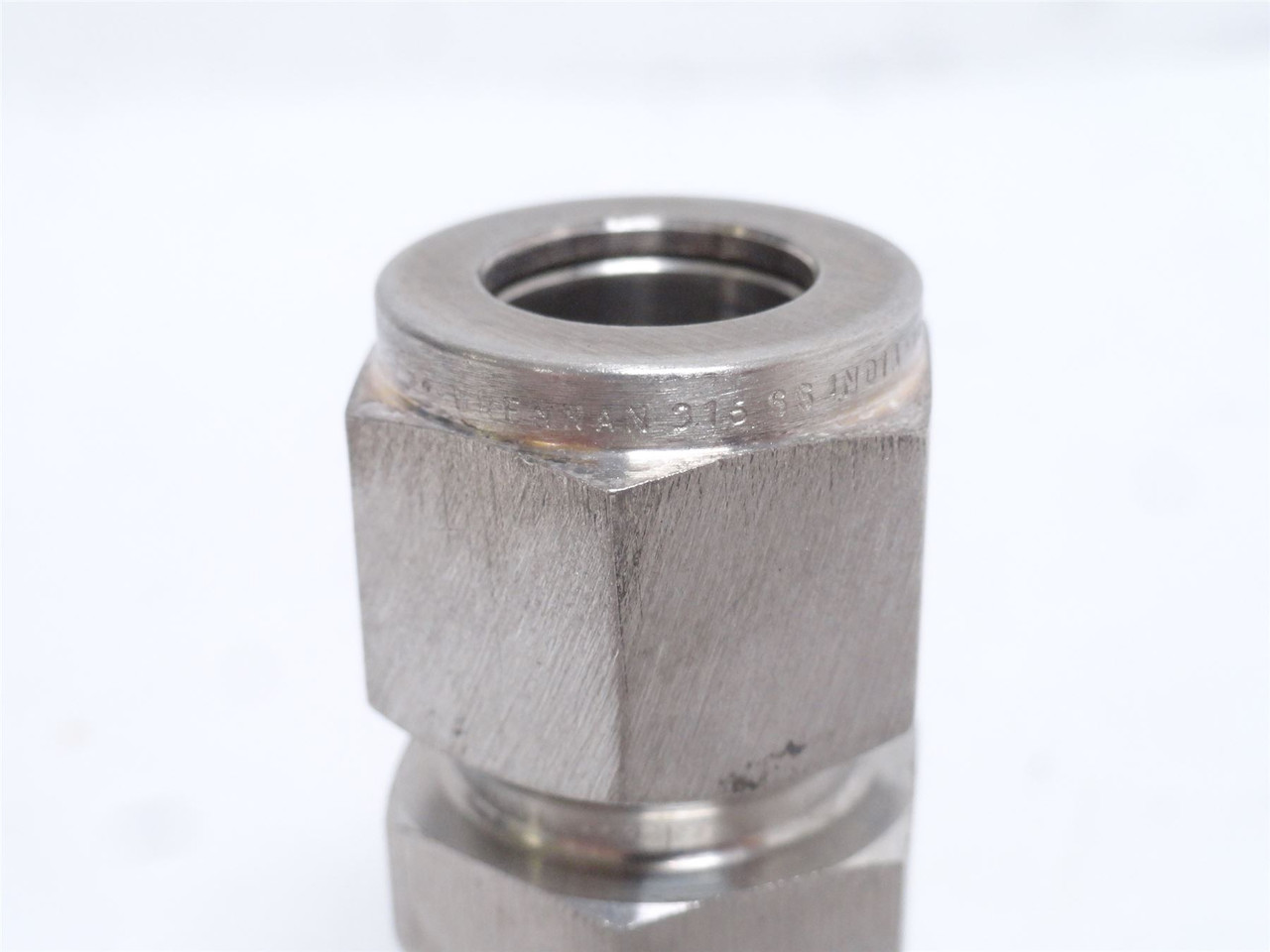 Brennan N2404-08-08-SS; Straight Adapter SS 1/2" Tube; 1/2NPT