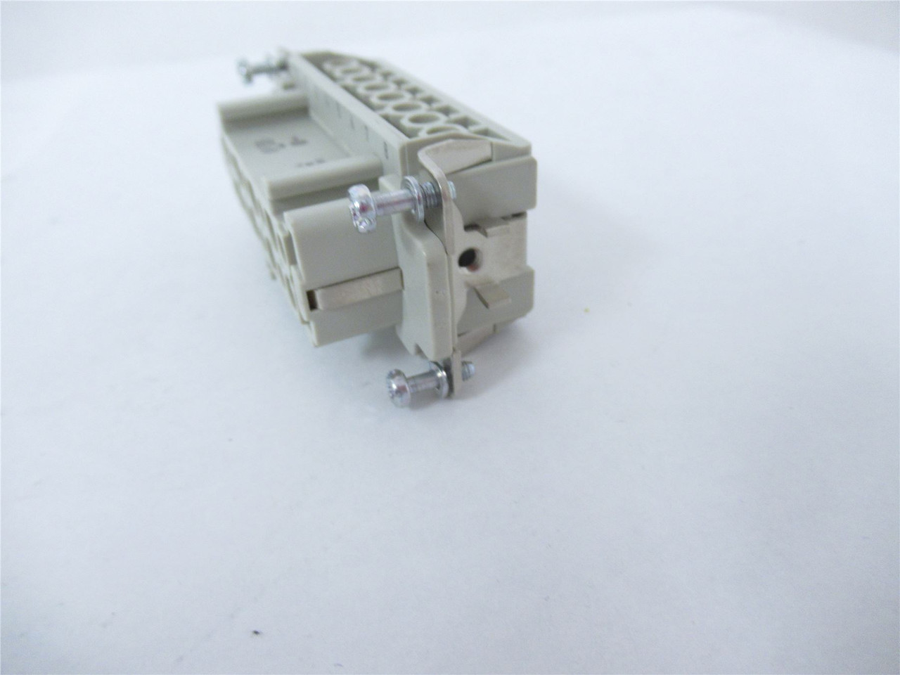 Harting 09330162701_; Socket Insert 16+PE 4-18AW Screw600V16A