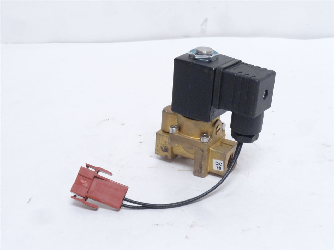 Cryovac FUR132384; Air Solenoid Valve; 1/4NPT; Parker Ser: 5