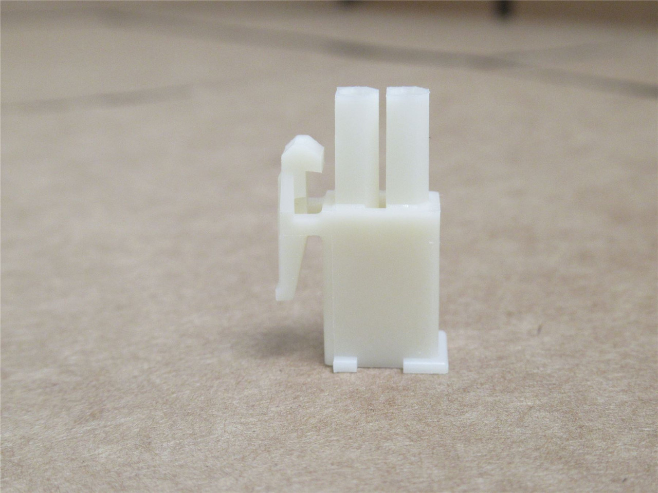 AMP 172165-1; Lot-25 Rectangular Connectors 2Pos; 1-Row; 600V