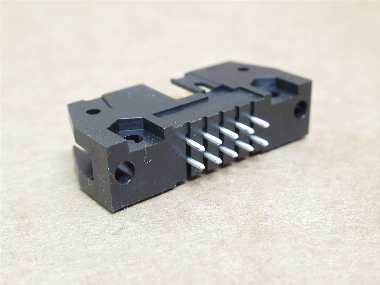 AMP 102153-1; Lot-12 Rectangular/PCB Connector; 15DP; STD