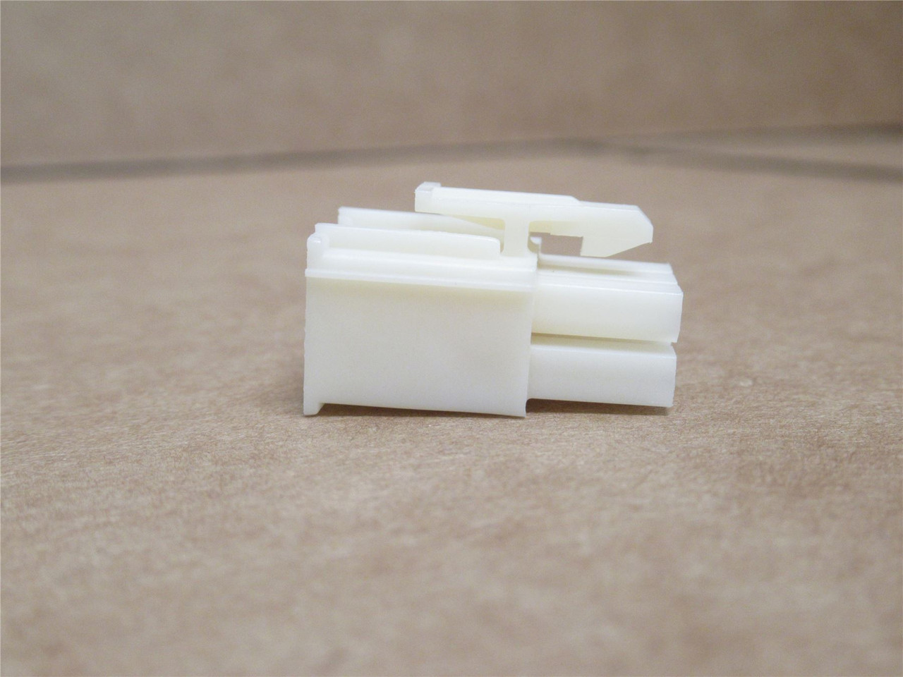 AMP 172168-1; Lot-20 Rectangular Connector 6-Pos; 2-Row; 600V