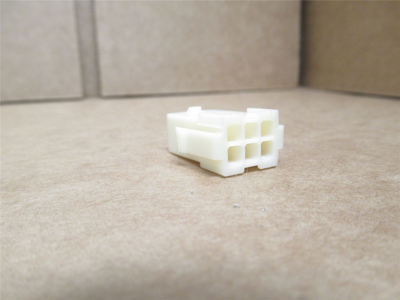 AMP 172160-1; Lot-10 Cap Housings; 6Pos; 2-Row; 600V