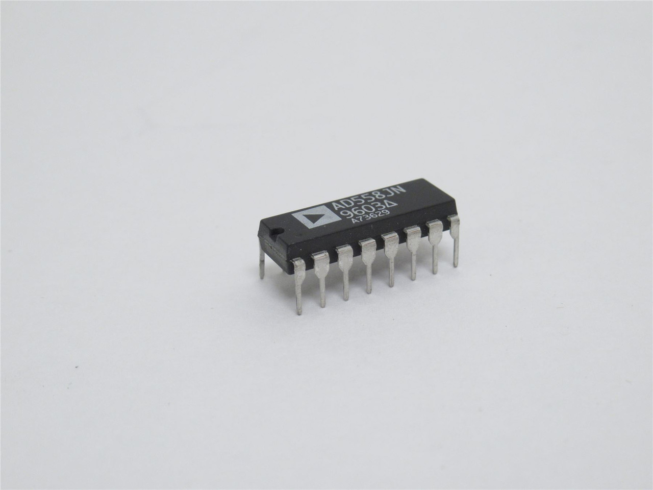 Analog Devices AD558JN; Microprocessor Compatible 8-Bit DAC