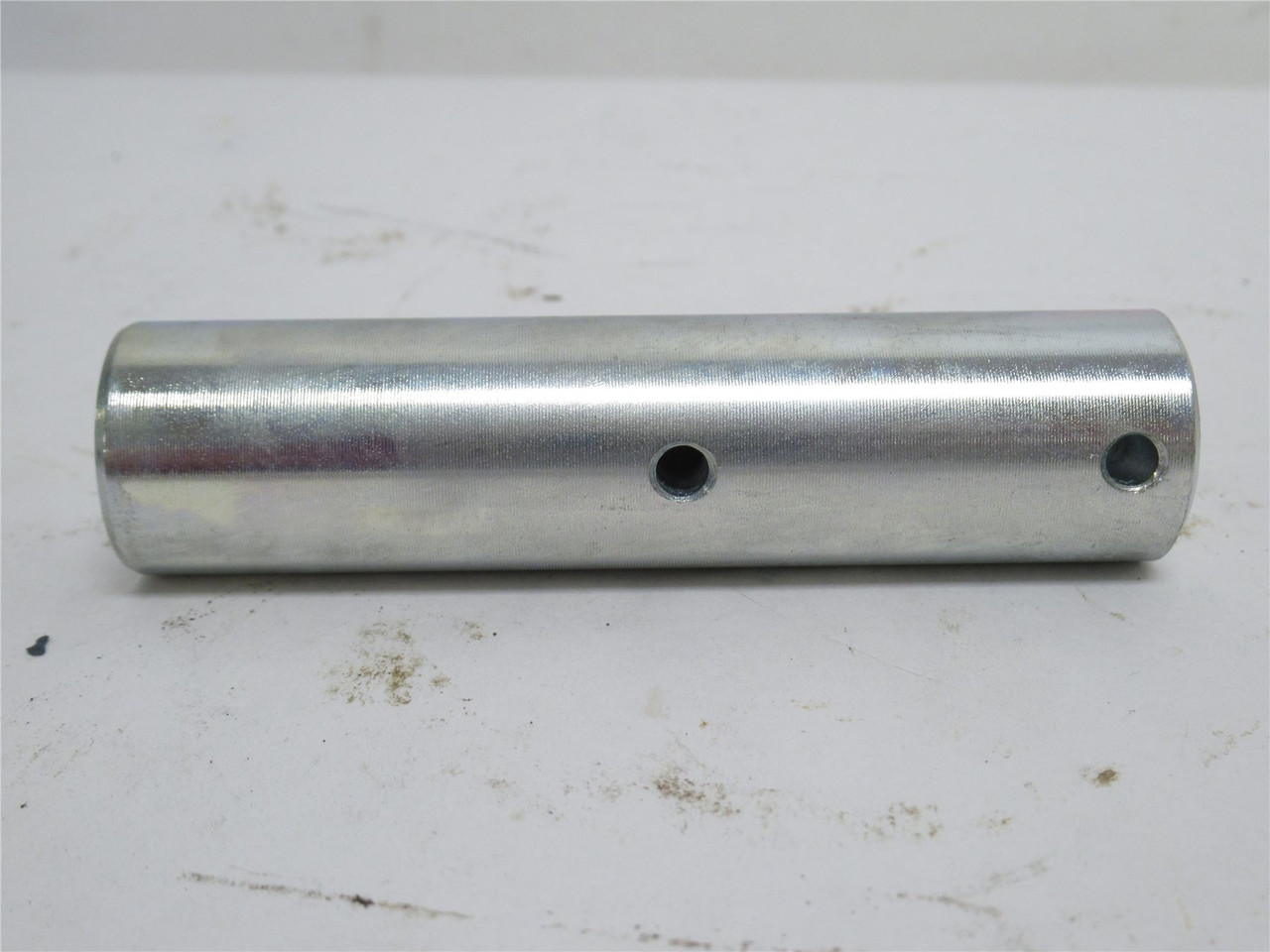 Raymond 671-015/17; C/S Axle; 1"OD x 4" Long; W/Lube Fitting