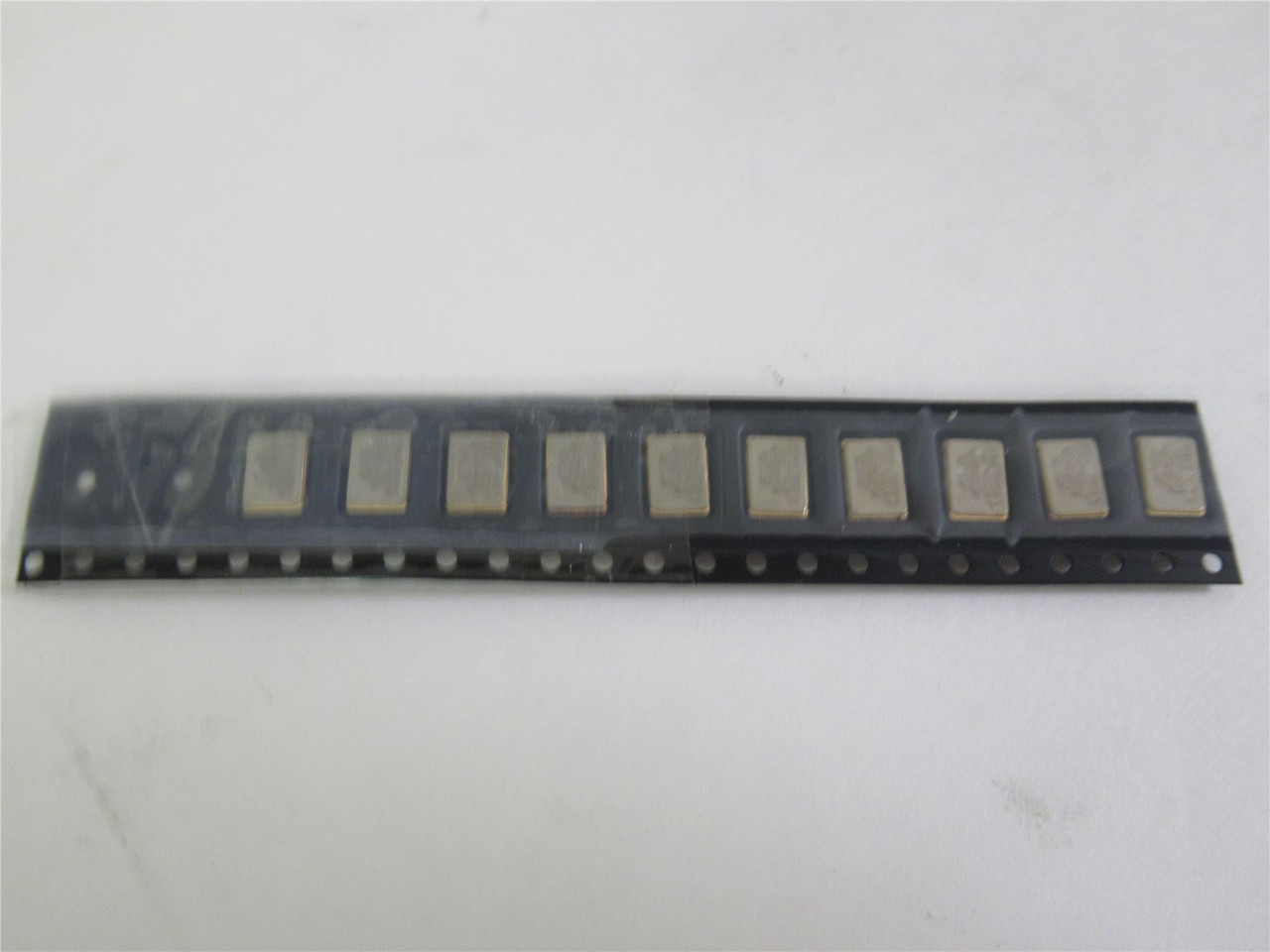 ECS ECS-3953M-400-B-TR; Lot-10 SMD Clock Oscillators; 40 MHz