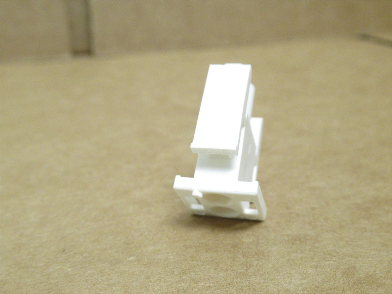 AMP 350777-1; Lot-20 Nylon Connector; 2Pos; 1-Row; 600VAC