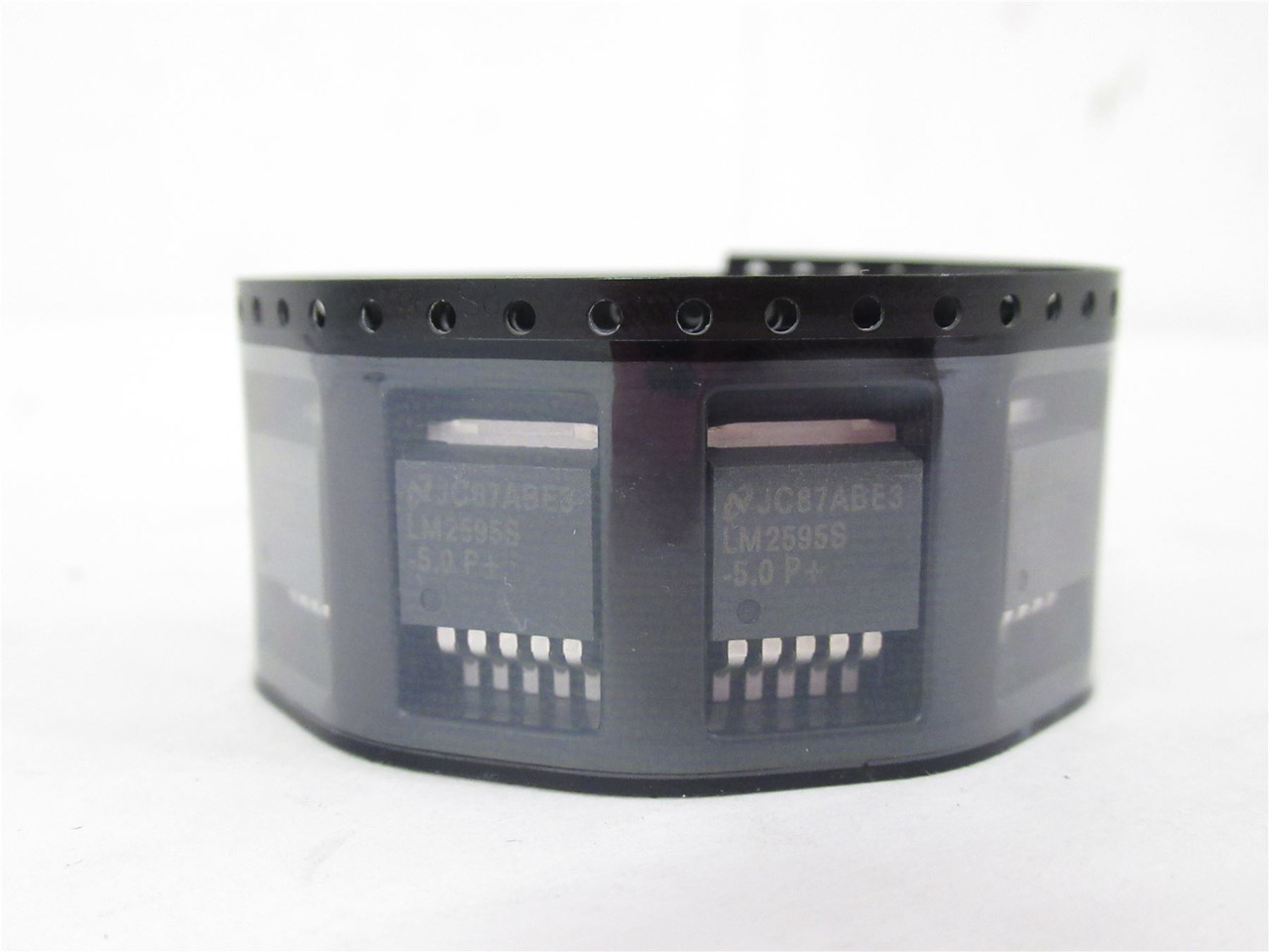 Texas Instruments LM2595S-5.0/NOPB; Lot-19 I/C DC/DC Convert.