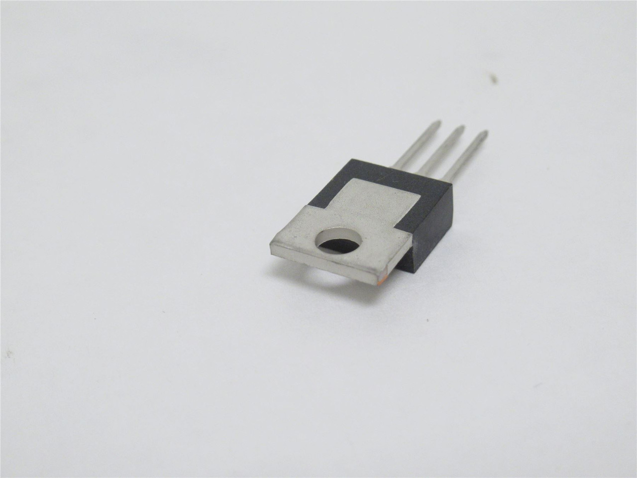 Onesemi LM7905CT; Lot-8 Linear Voltage Regulator; 1.5A; 1-Out