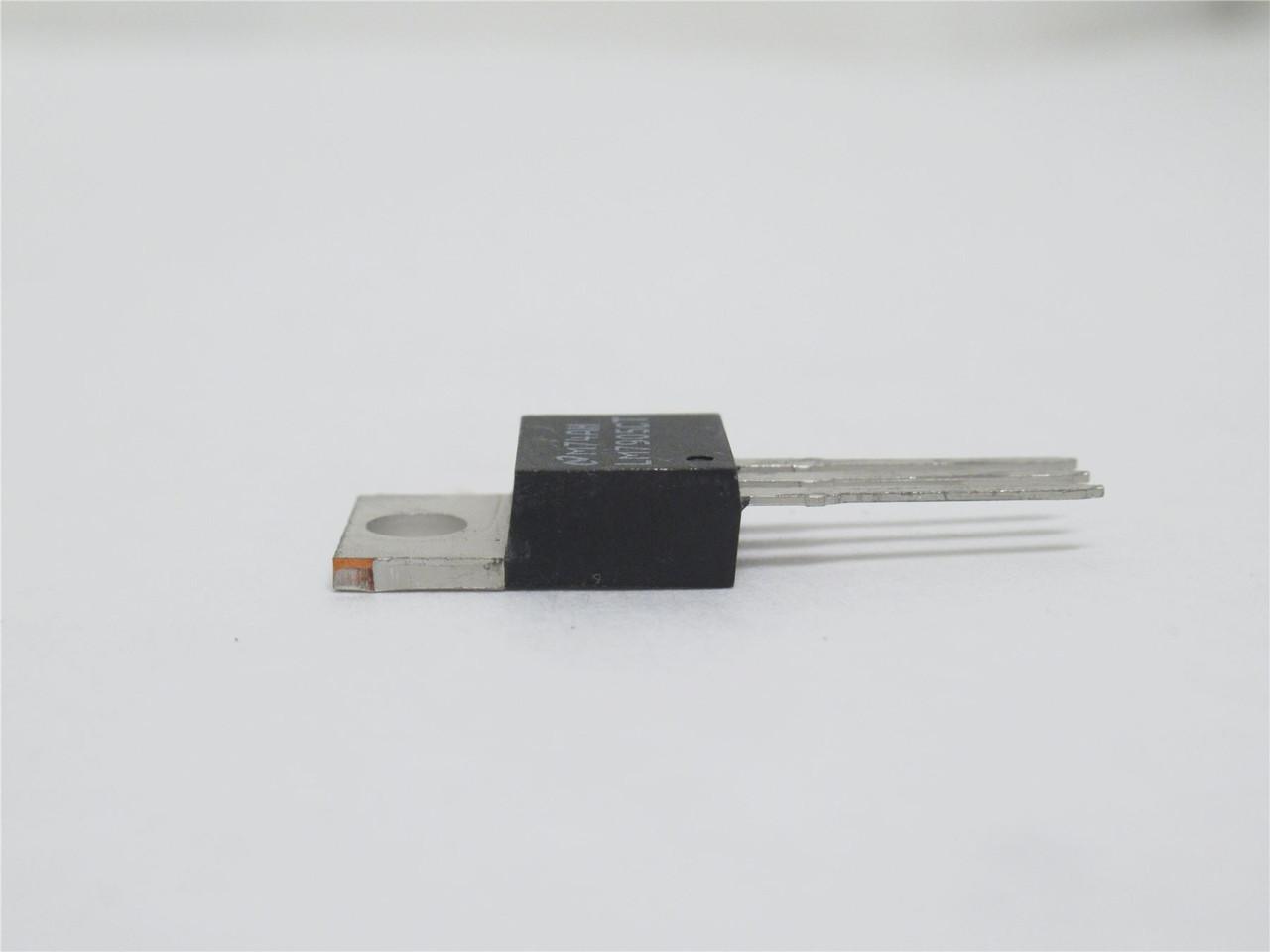 Onesemi LM7905CT; Lot-8 Linear Voltage Regulator; 1.5A; 1-Out