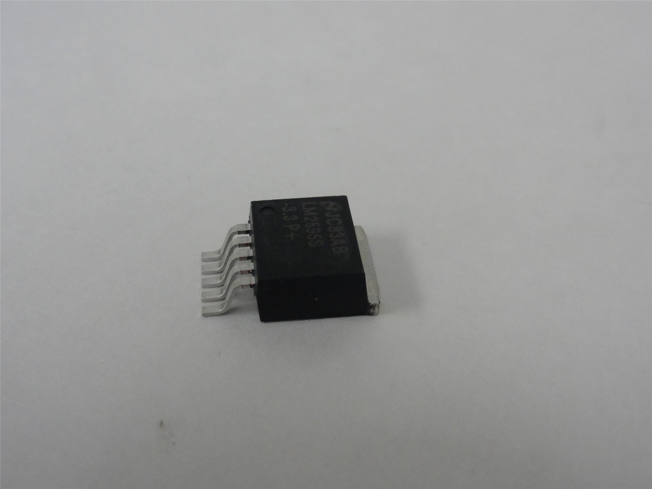 National LM2595S-3.3; Lot-9 Voltage Regulators; 150 KHz; 1A