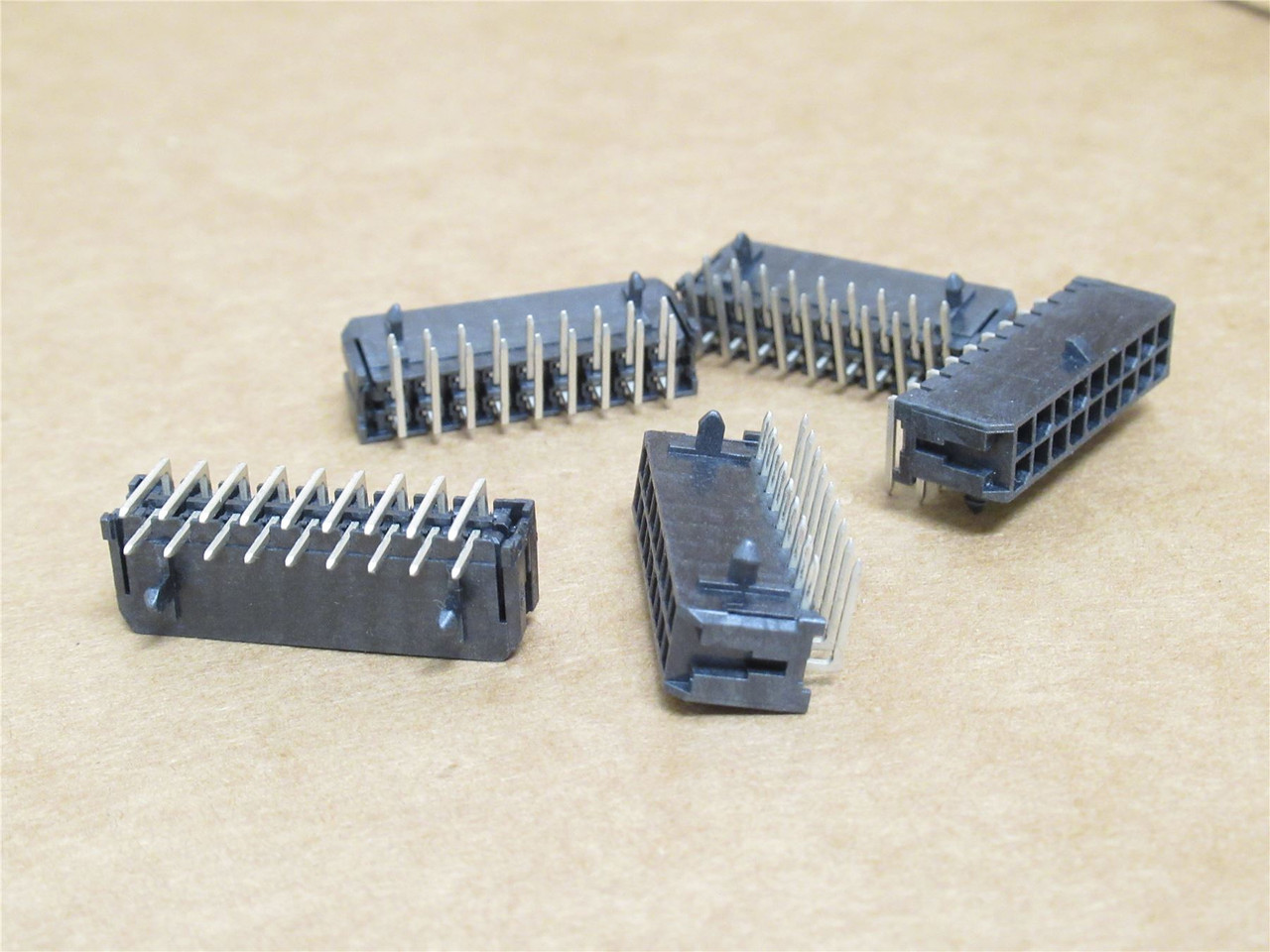 Molex 43045-1802; Lot-5 Header Connector RA 18Pos 2-Row; 600V