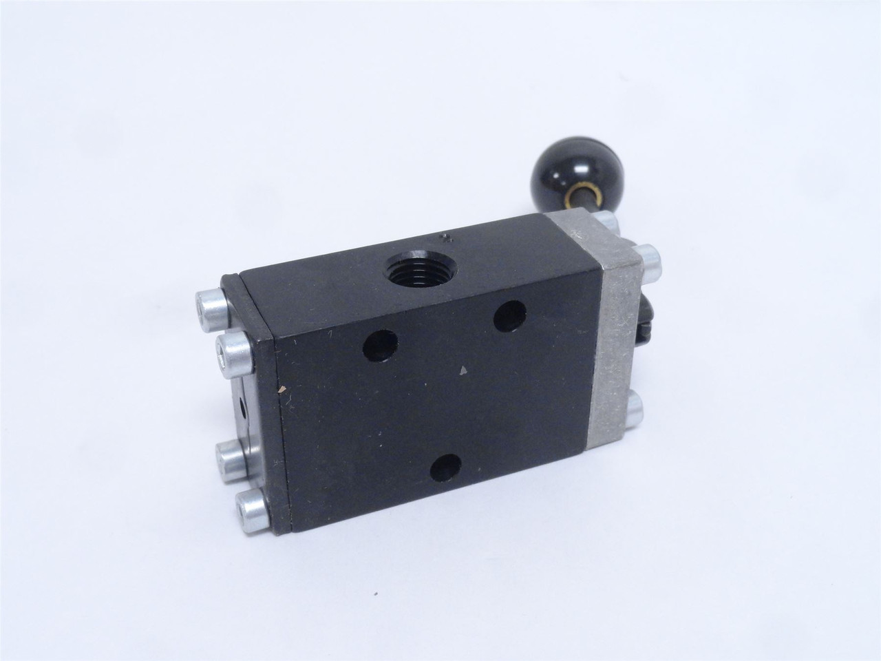 ARO E252LM; Manual Air Control Valve; 1/4NPT Ports; 3-Way