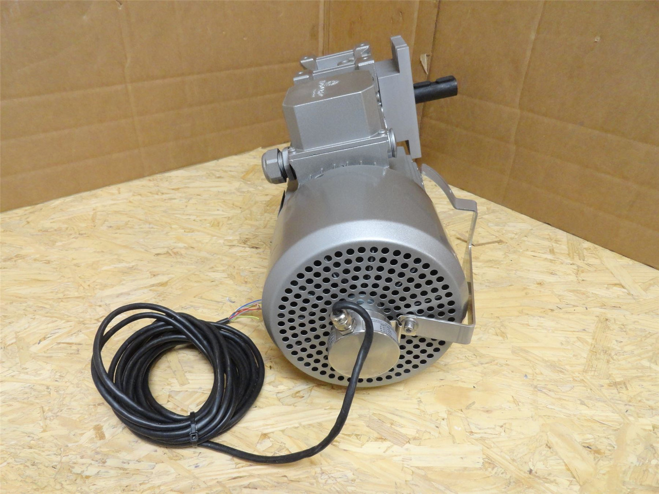 Motovario NMRV-P-063; AC Gear Motor 30:1 Ratio; 1.1kW 265/460V