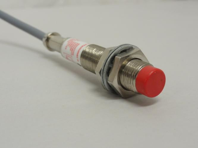 Cutler-Hammer E57MAL12T110E; Proximity Sensor 10-30VDC 2m Cable