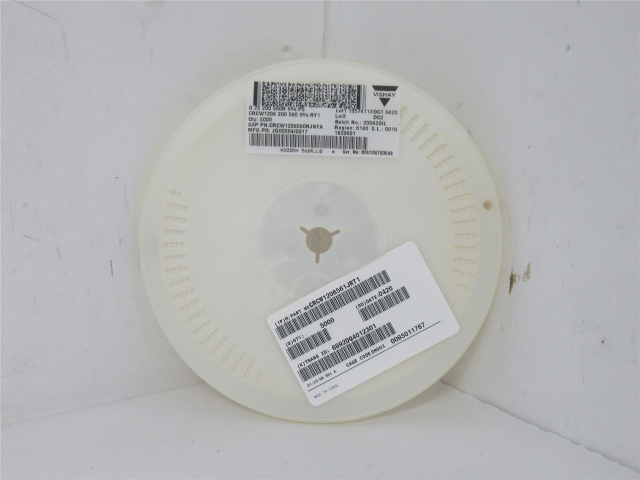 Vishay CRCW1206561JRT1; Lot-5000 Chip Resistor; 5%; 560ohm