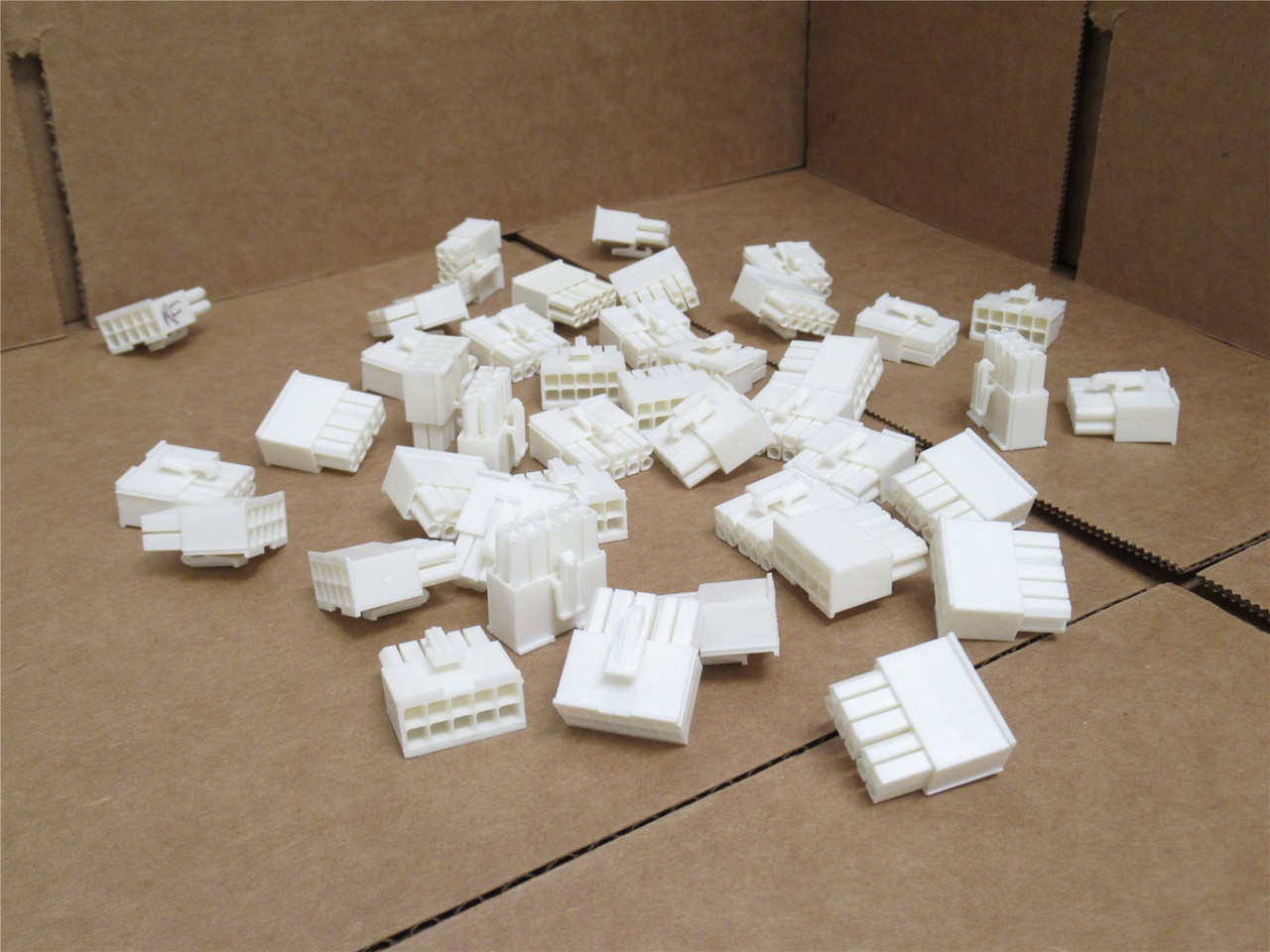 AMP 770580-1; Lot-40; Rectangular Connector 10Pos 2-Row; 600V