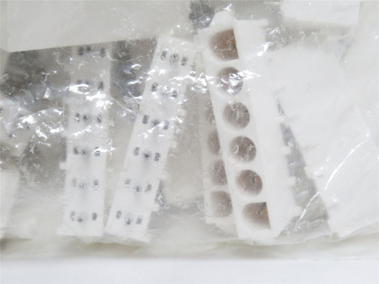 AMP 641831-2; Bag-100 Connector Headers; Male Pin; 6-Position