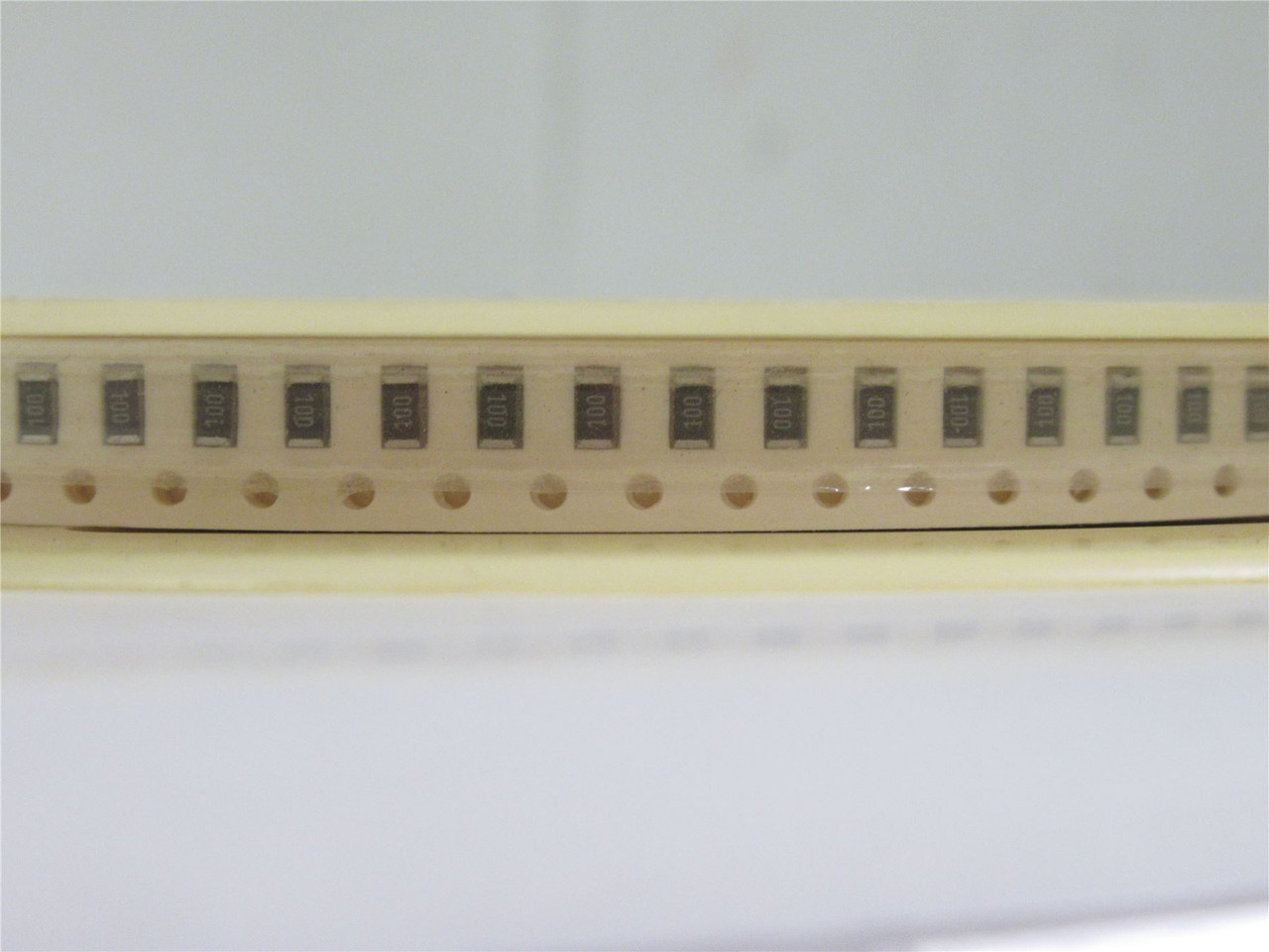 Vishay CRCW1206100JRT1; Lot-4100 Chip Resistor 10ohm 1/8W 5%