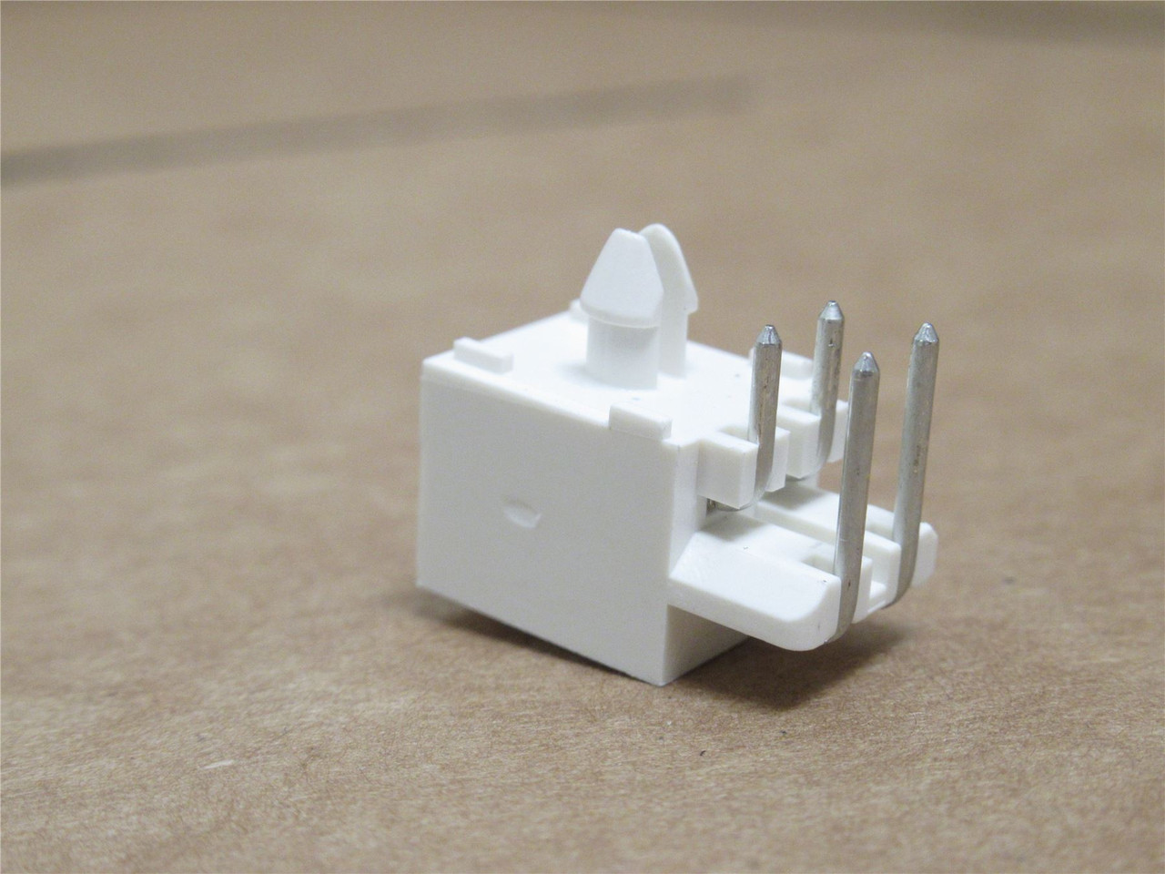 AMP 1-770968-0; Lot-10 Connector Header; RA; 4Pos; 600V 2-Row