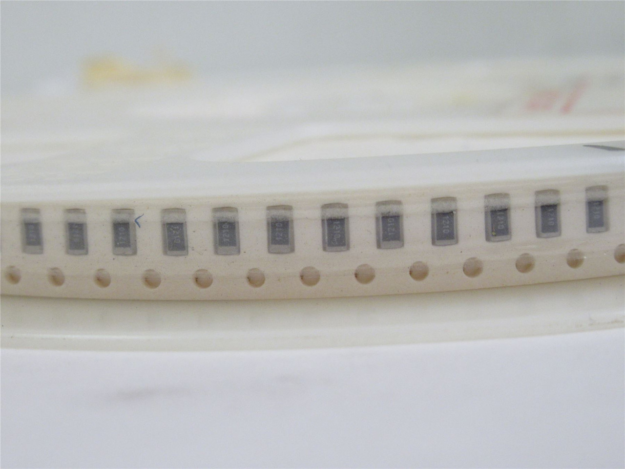 Venkel CR1206-8W-1210FT; Lot-4500 Chip Resistor; 121ohm