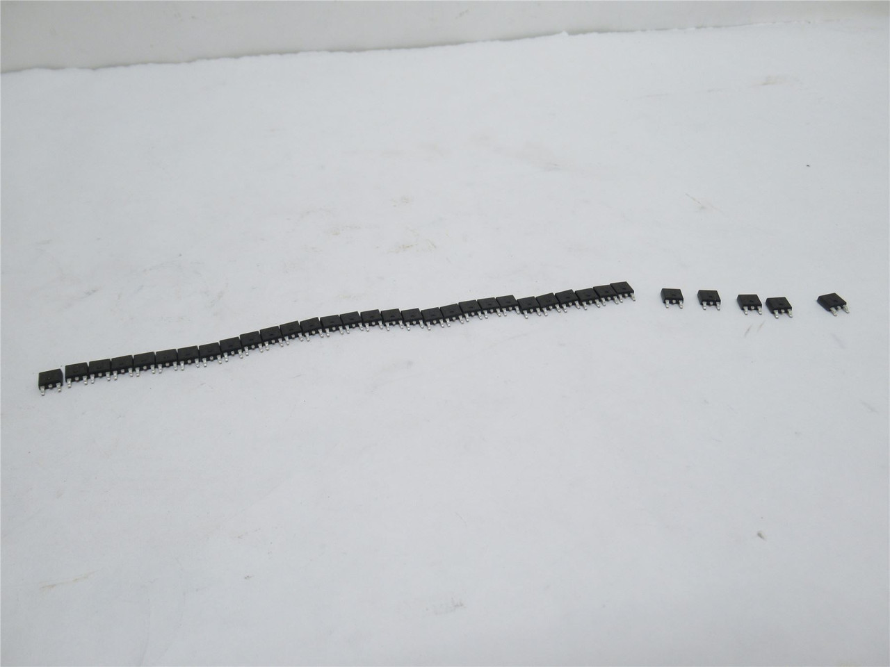 Sinyork J45H11; Lot-34 Transistors; 0.01A; 60VDC