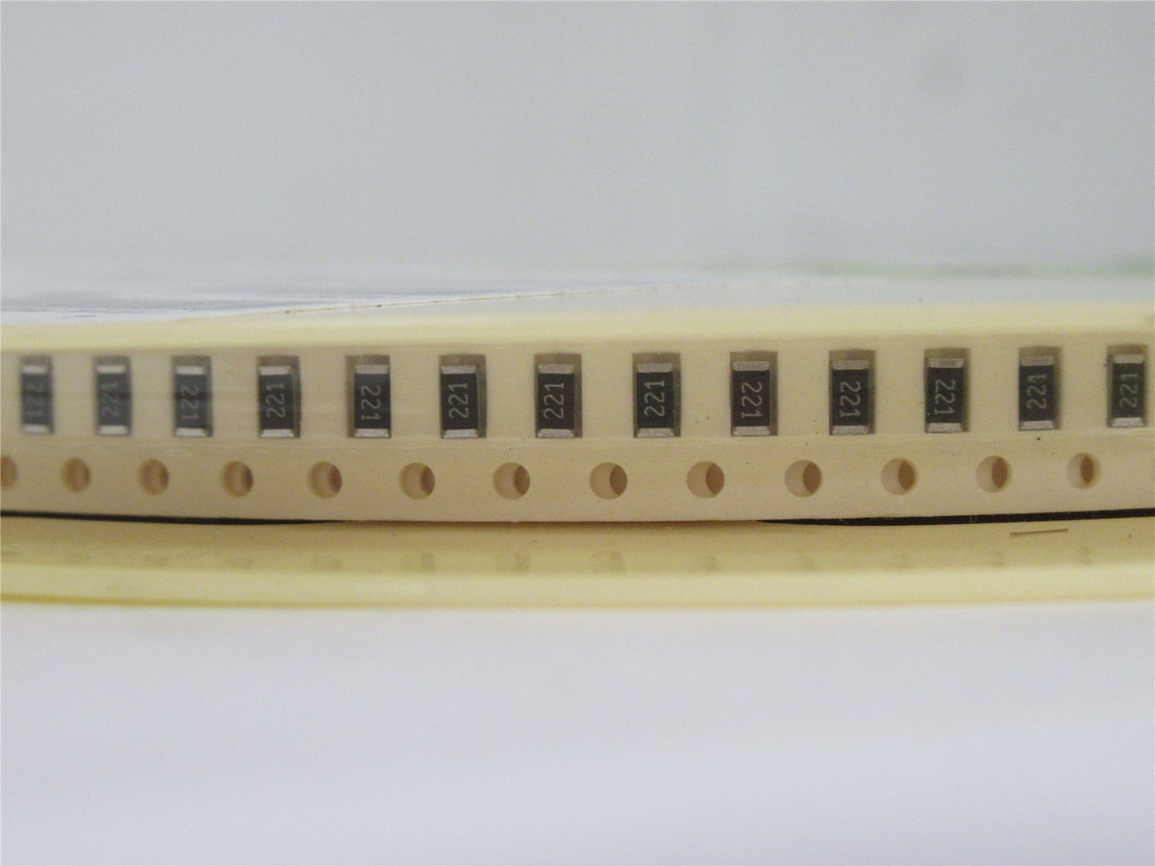 Vishay CRCW1206221JRT1; Lot-4300 Chip Resistor; 220ohm 1/8W